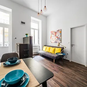 https://new-dob-53-center-apartment.inbudapesthotels.com